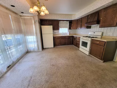 Kitchen - 58 Arrowhead Dr, Thornton, IL 60476 photo 2 of 2