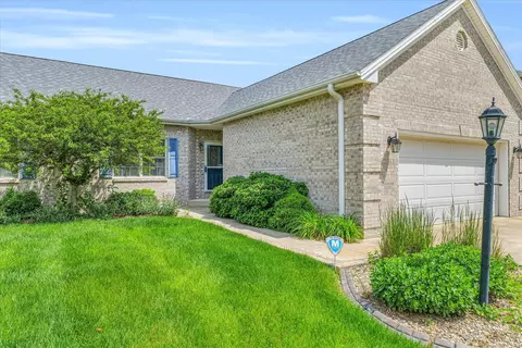2104 Lucille Ln # B, Mahomet, IL 61853