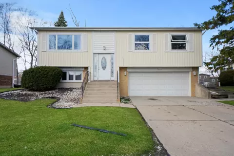 4838 Monterey Dr, Richton Park, IL 60471