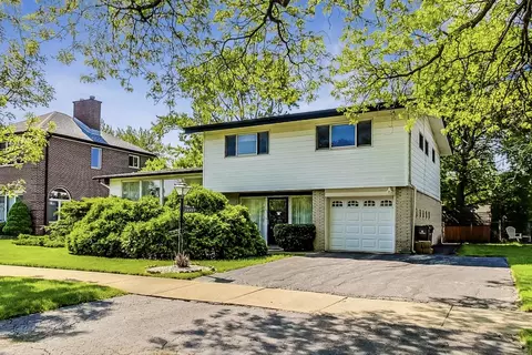 2921 Covert Rd, Glenview, IL 60025