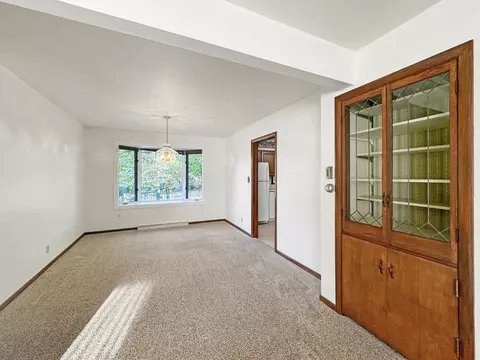 1853 Ridge Dr, Freeport, IL 61032 photo 9