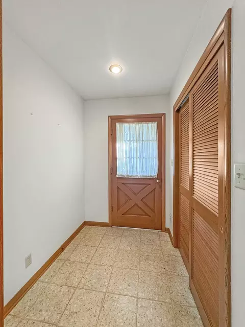 1853 Ridge Dr, Freeport, IL 61032 photo 11