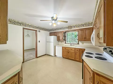 1853 Ridge Dr, Freeport, IL 61032 photo 6