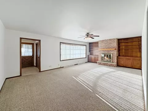 1853 Ridge Dr, Freeport, IL 61032 photo 7
