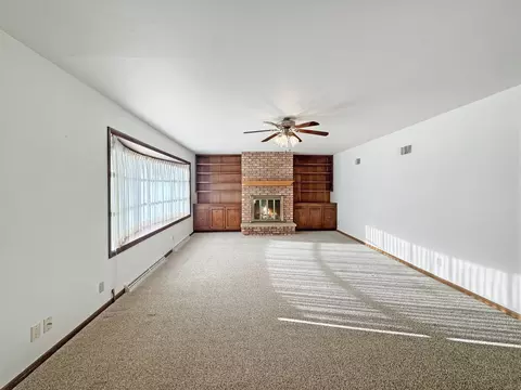 1853 Ridge Dr, Freeport, IL 61032 photo 8