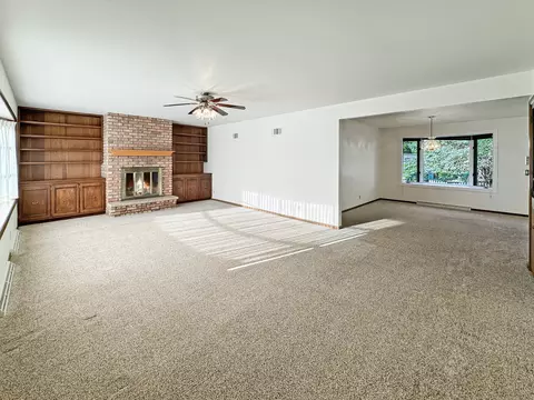 1853 Ridge Dr, Freeport, IL 61032 photo 10