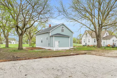 Exterior - 104 S Wabash Ave, Reddick, IL 60961 photo 4 of 5