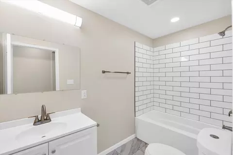 Bath - 104 S Wabash Ave, Reddick, IL 60961 photo 1 of 2