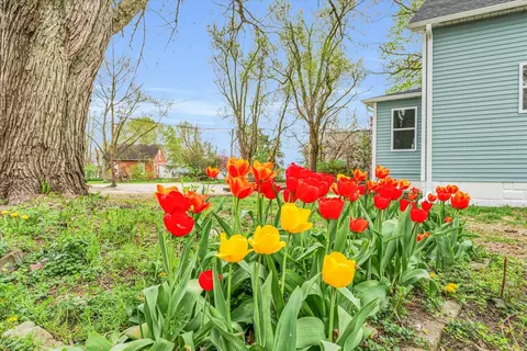 Exterior - 104 S Wabash Ave, Reddick, IL 60961 photo 1 of 5