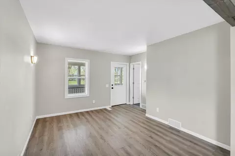 Living - 104 S Wabash Ave, Reddick, IL 60961 photo 3 of 4