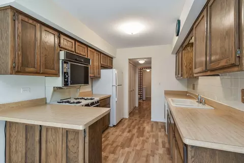 Kitchen - 1748 Ennis Ln, Wheaton, IL 60189 photo 2 of 2