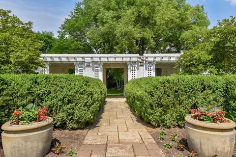 Exterior - 1748 Ennis Ln, Wheaton, IL 60189 photo 9 of 9