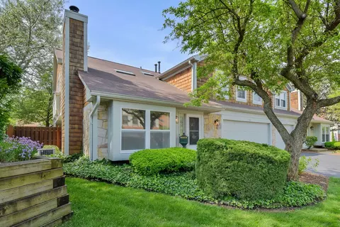 Exterior - 1748 Ennis Ln, Wheaton, IL 60189 photo 4 of 9