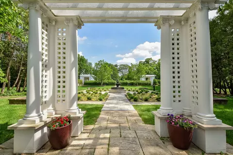 Exterior - 1748 Ennis Ln, Wheaton, IL 60189 photo 5 of 9
