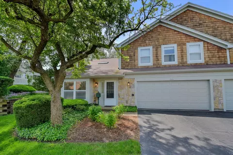 1748 Ennis Ln, Wheaton, IL 60189