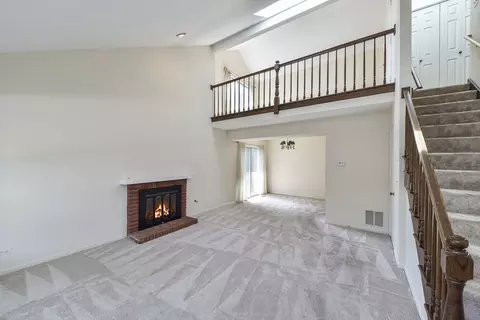 Living - 1748 Ennis Ln, Wheaton, IL 60189 photo 4 of 5