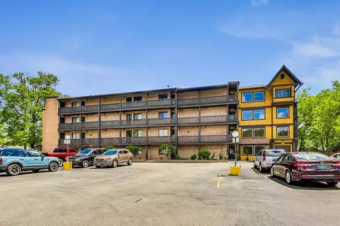 460 N Main St #N308C, Wauconda, IL 60084
