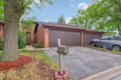 211 Chicory Ct, Buffalo Grove, IL 60089
