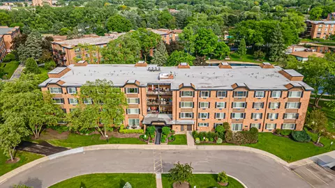 1127 S Old Wilke Rd #206, Arlington Heights, IL 60005