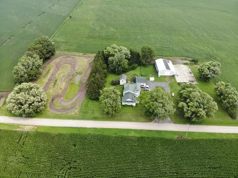 2144 Swarts Rd, Dixon, IL 61021