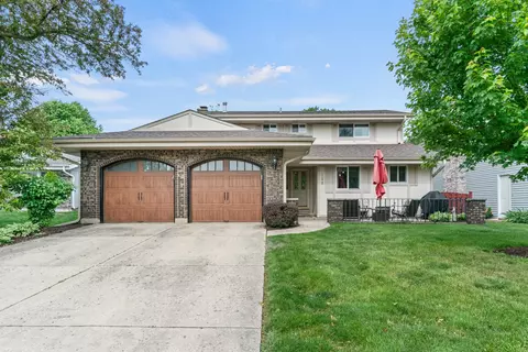 150 Cambridge Ln, Bloomingdale, IL 60108