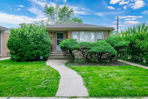 8342 N Central Park Ave, Skokie, IL 60076