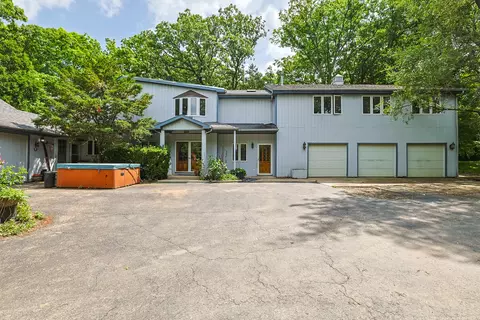 29 W717 Schick Rd, Bartlett, IL 60103