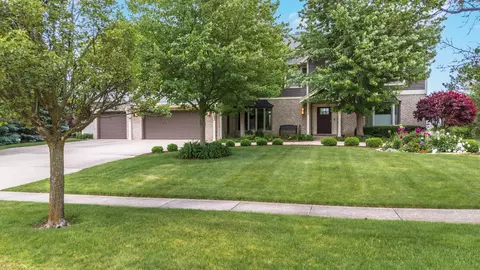 10 Smokey Ct, Bloomington, IL 61704