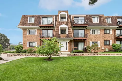 4146 Cove Ln #B, Glenview, IL 60025