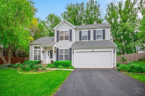 705 White Pine Cir, Lake In The Hills, IL 60156