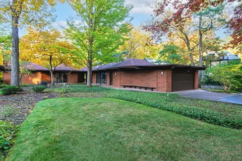 1099 Fisher Ln, Winnetka, IL 60093