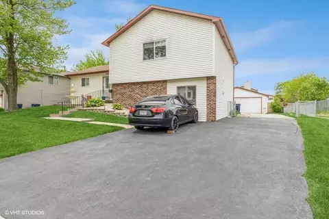 104 Pheasant Rd, Matteson, IL 60443