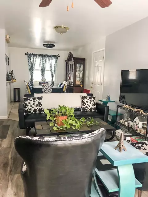 421-423 E Glover St, Ottawa, IL 61350 photo 5