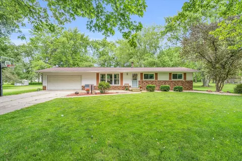 7 Allison Dr, Paxton, IL 60957