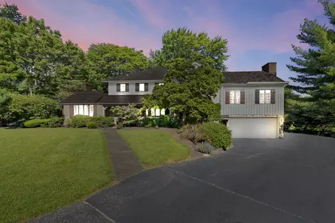 55 Devonshire Dr, Oak Brook, IL 60523