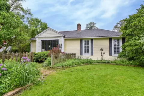 27 W355 Mack Rd, Wheaton, IL 60189
