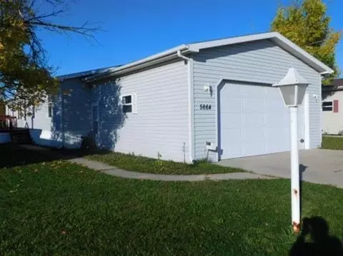 5664 Shale Dr, Loves Park, IL 61111