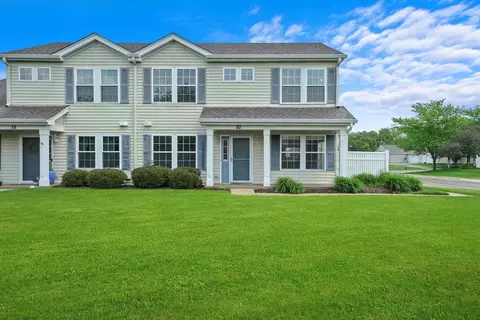82 Mandy Dr, Oswego, IL 60543