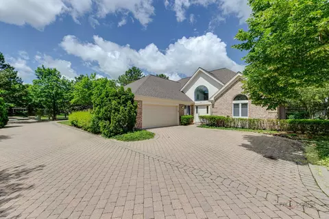 332 Rivershire Ct, Lincolnshire, IL 60069