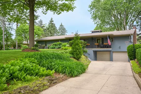 370 S Kenilworth Ave, Glen Ellyn, IL 60137