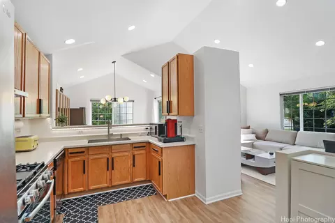 Kitchen - 157 Lucerne Ct, Wheeling, IL 60090 photo 2 of 3