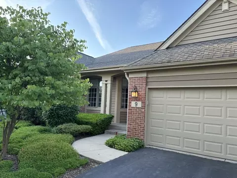 9 Sun Valley Ct, Lake In The Hills, IL 60156
