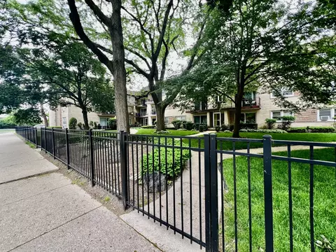 5210 N Delphia Ave #205, Chicago, IL 60656