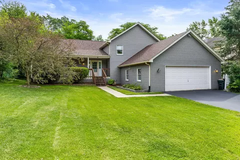 8923 Palisades Rd, Burr Ridge, IL 60527