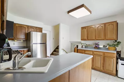 Kitchen - 1030 Cuyahoga Dr, Bartlett, IL 60103 photo 2 of 3