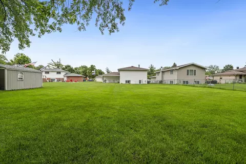 Exterior - 1030 Cuyahoga Dr, Bartlett, IL 60103 photo 4 of 7