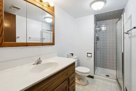 Bath - 1030 Cuyahoga Dr, Bartlett, IL 60103 photo 2 of 2