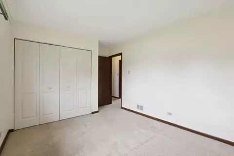 Bedroom - 1030 Cuyahoga Dr, Bartlett, IL 60103 photo 4 of 6