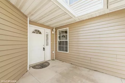 150 N Wooster St #7, Capron, IL 61012