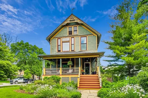 7426 Iowa St, River Forest, IL 60305